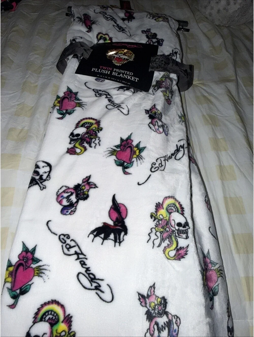 Ed Hardy Twin Plush Blanket Skull Heart Tattoo White 60x90 NWT